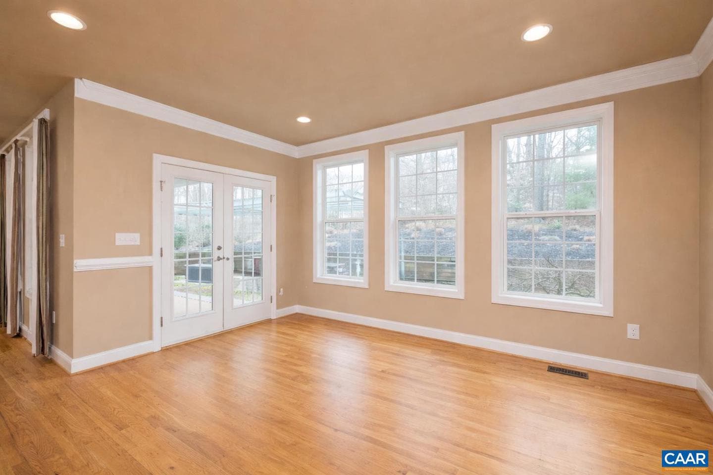 612 London Ct photo 12