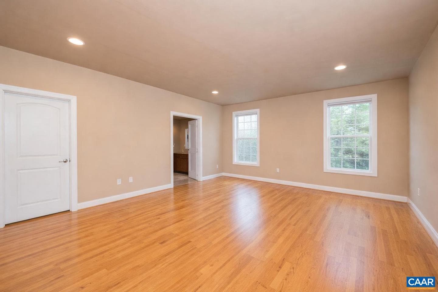 612 London Ct photo 24