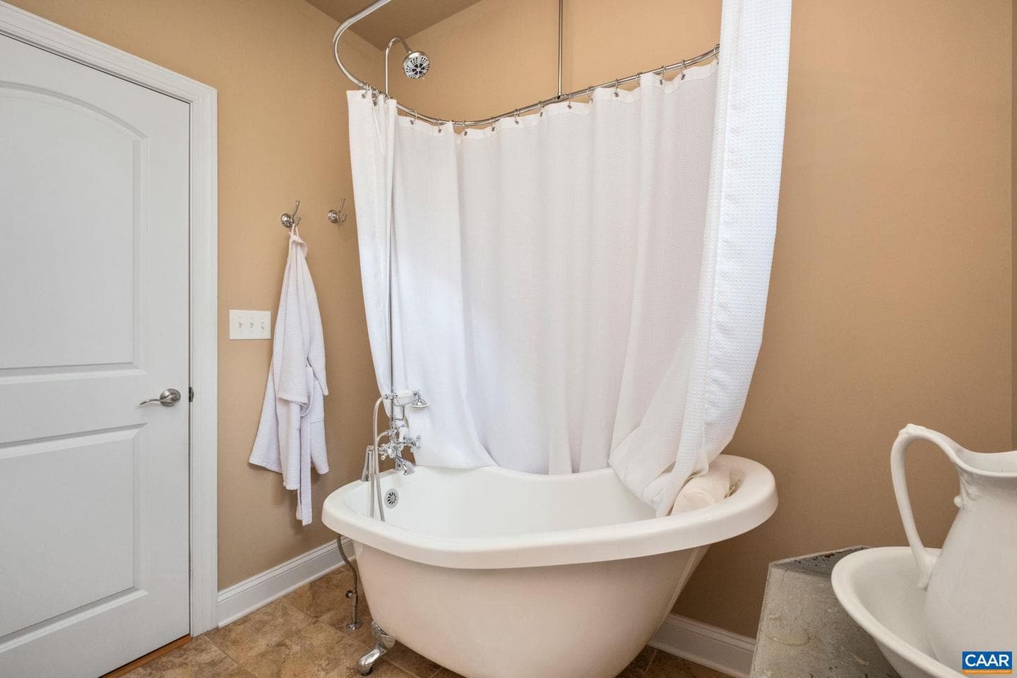 612 London Ct photo 36