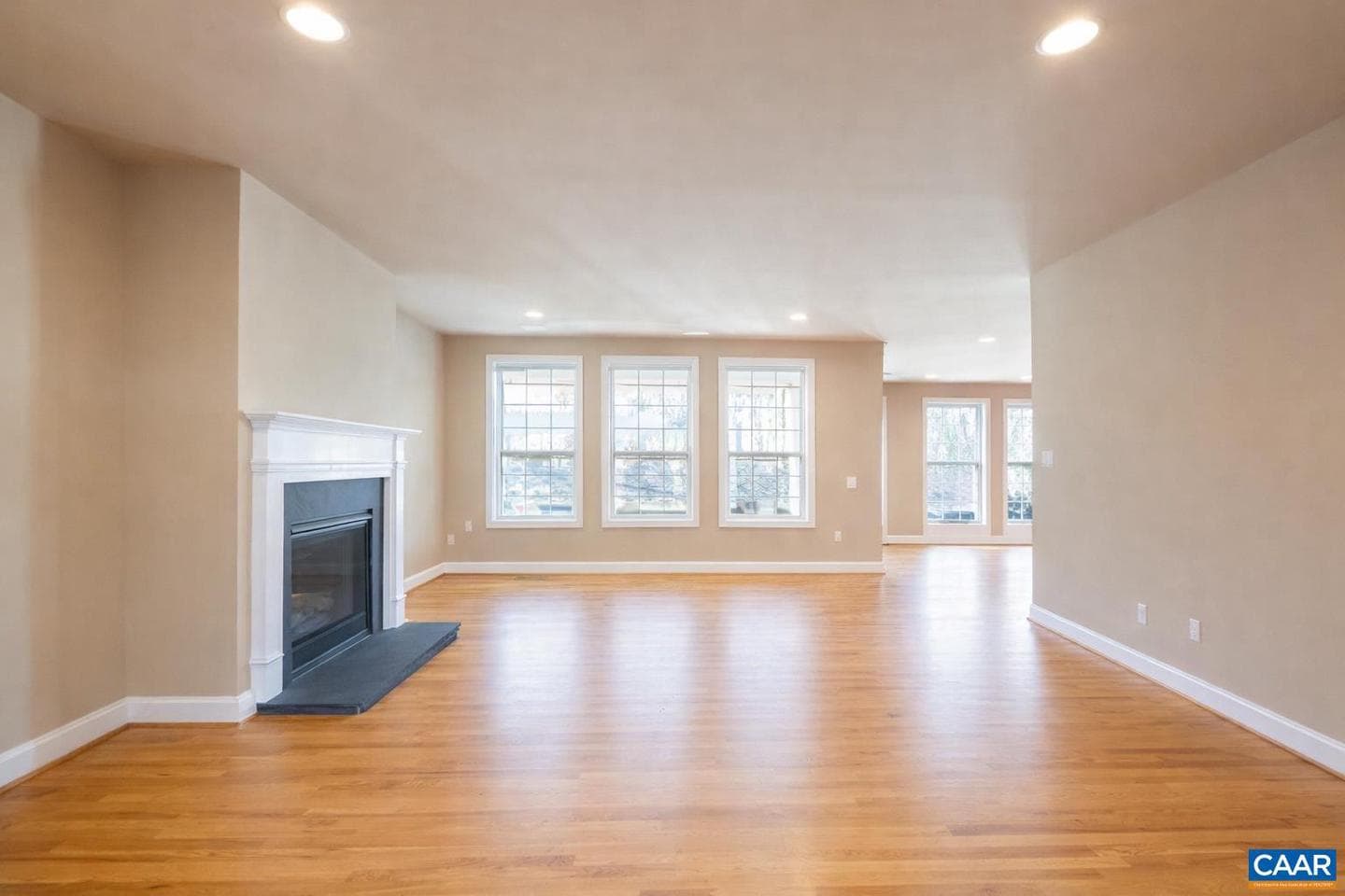 612 London Ct photo 8