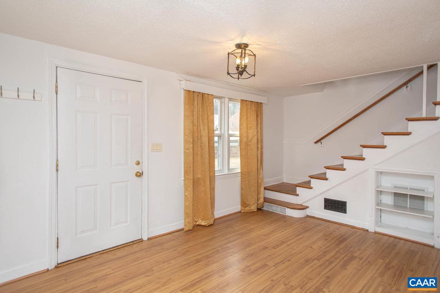 1421 Cherry Ave photo 2