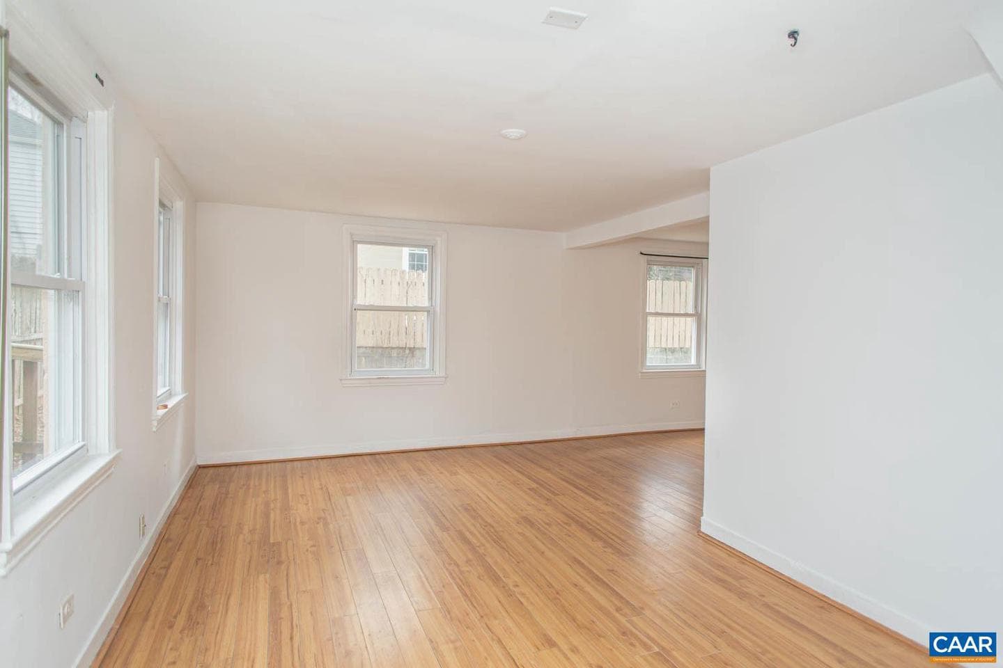 1421 Cherry Ave photo 4