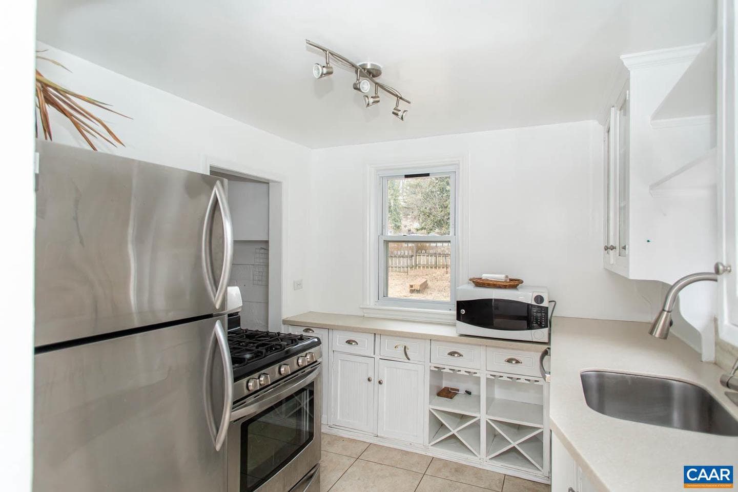 1421 Cherry Ave photo 6