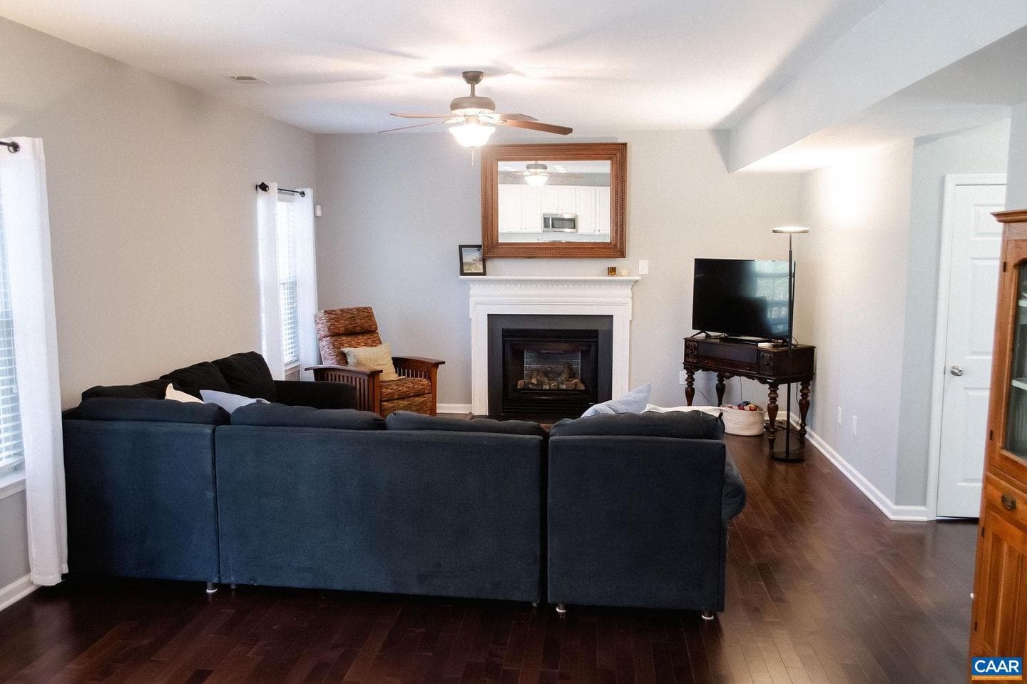 566 Justin Dr photo 9