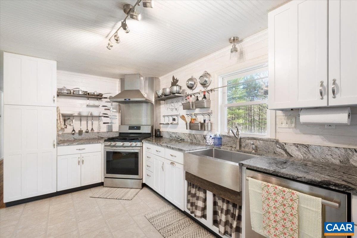1196 Allen Farm Ln photo 9