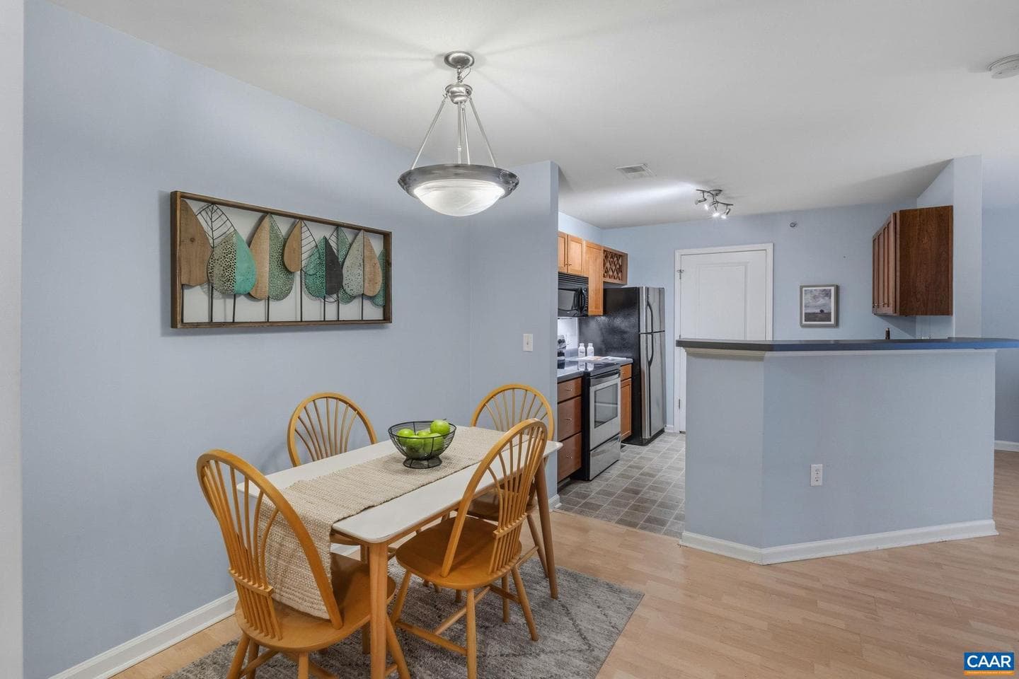 720 Walker Sq #1b photo 3