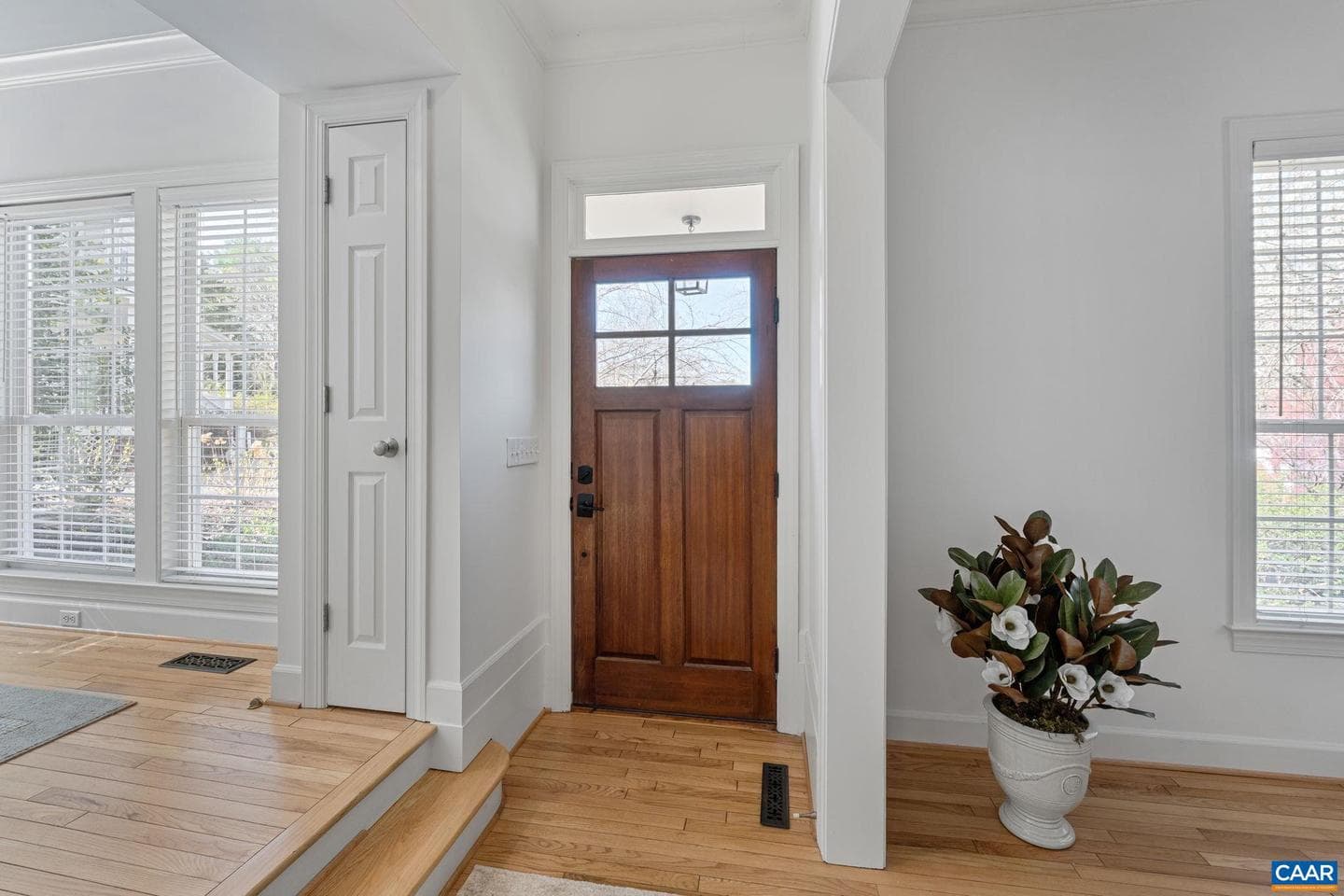 820 Fieldhaven Dr photo 2