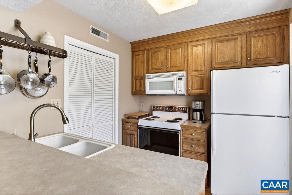 745 Laurelwood Condos #745 photo 5