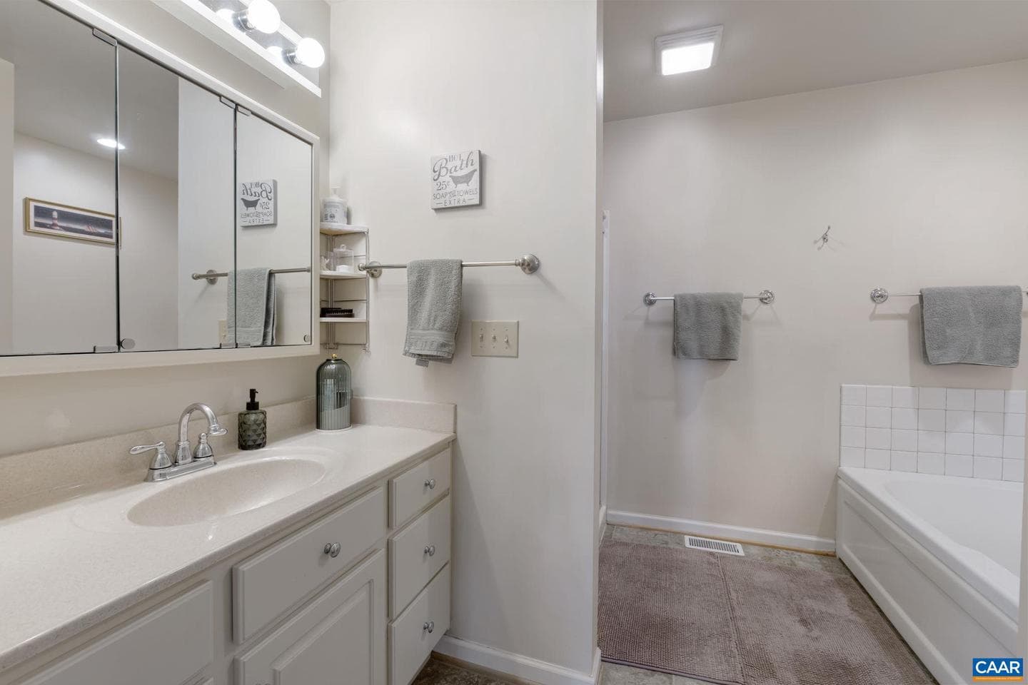 37 West Lake Forest Dr photo 17