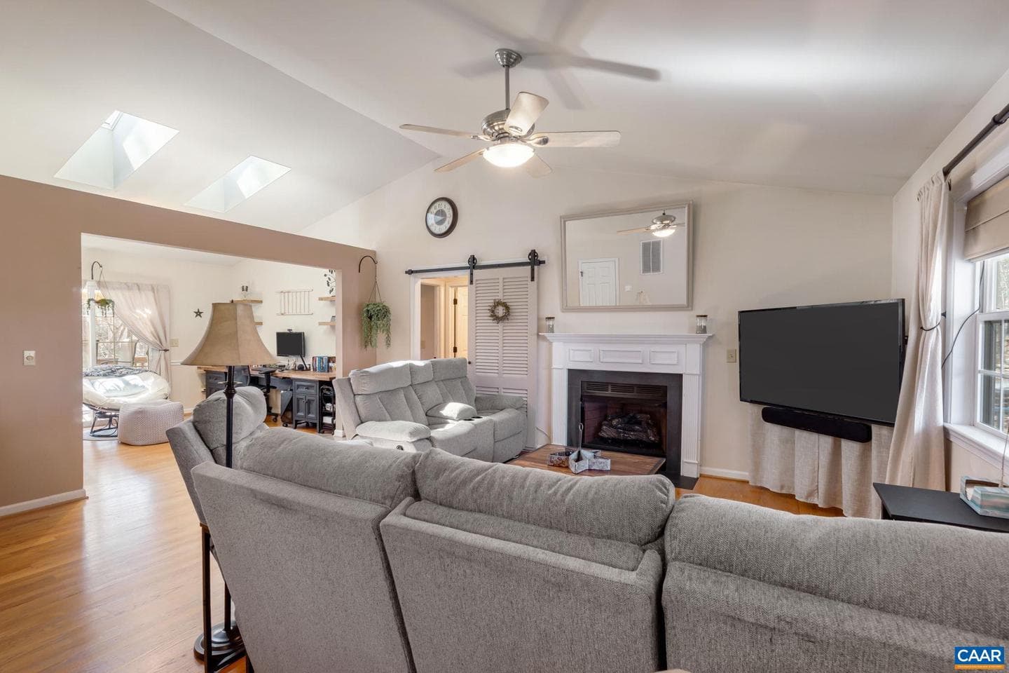 37 West Lake Forest Dr photo 8