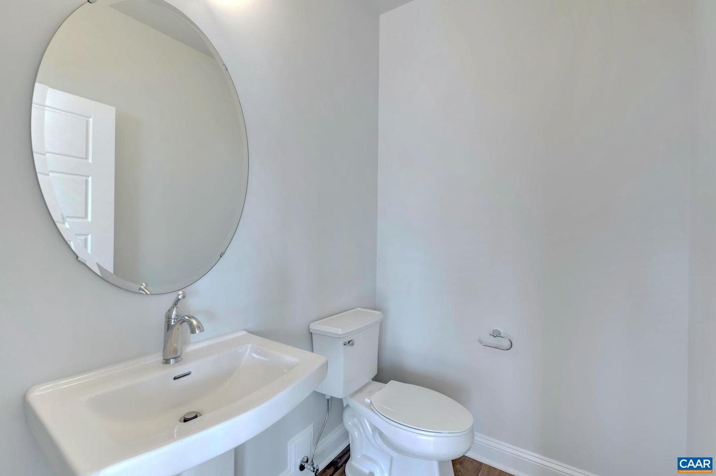 5481 Golf Dr photo 14