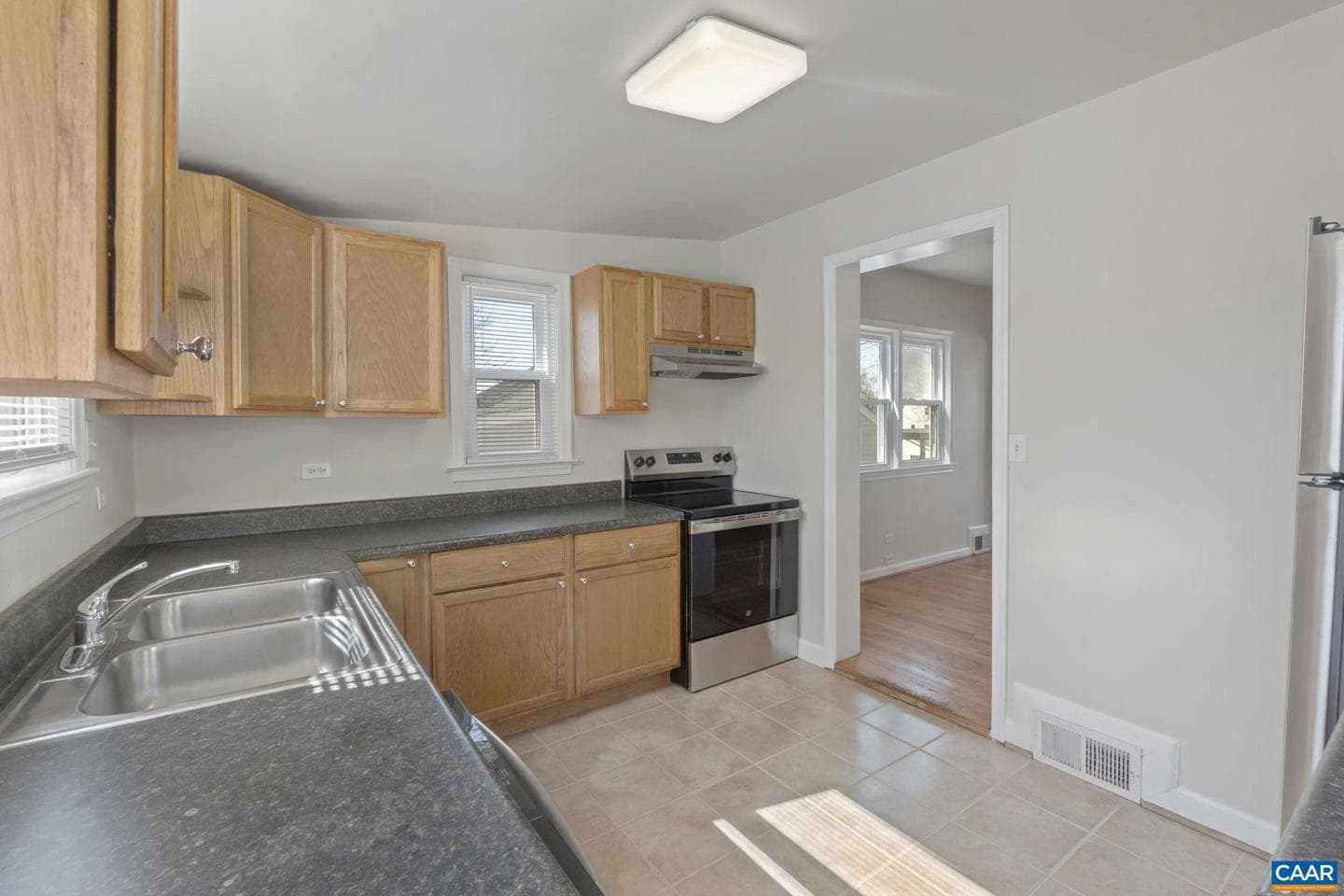 1012 Altavista Ave photo 8