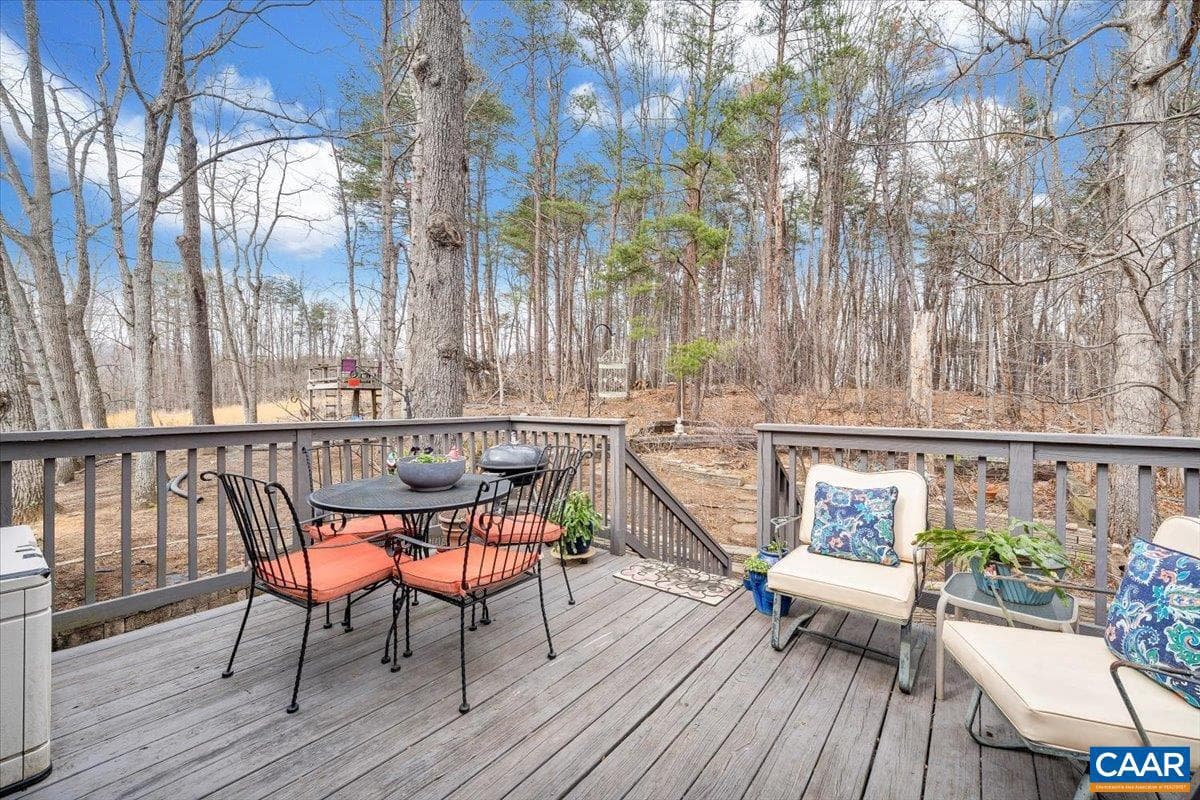 1512 Glenwood Cir photo 5