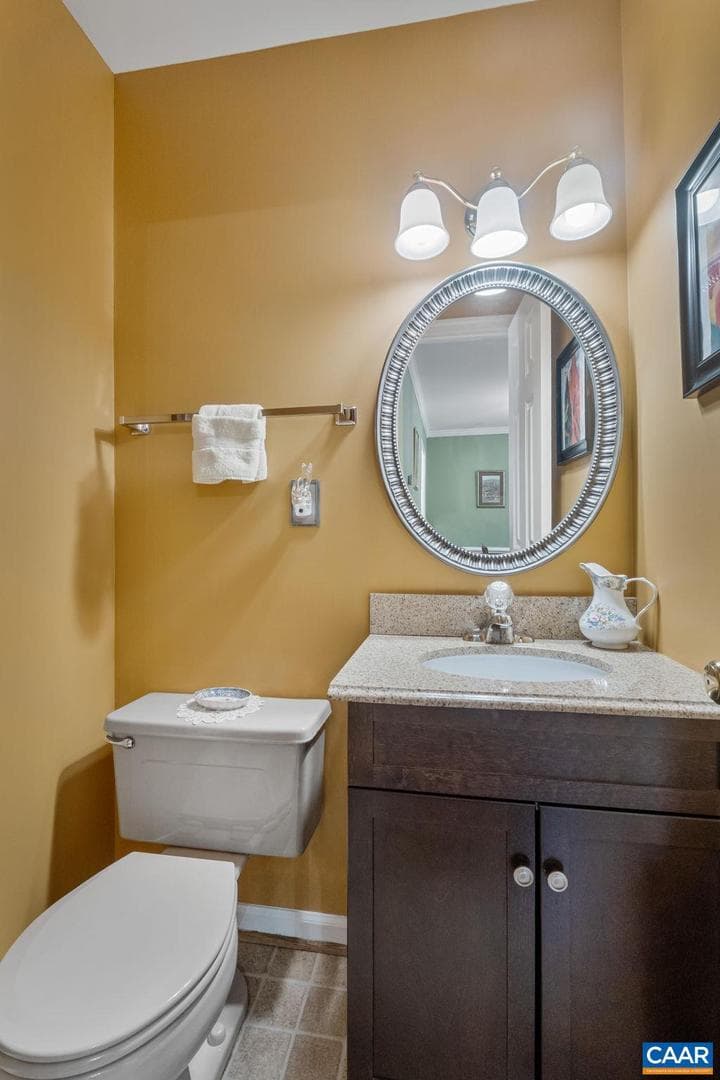 940 Huntwood Ln photo 20