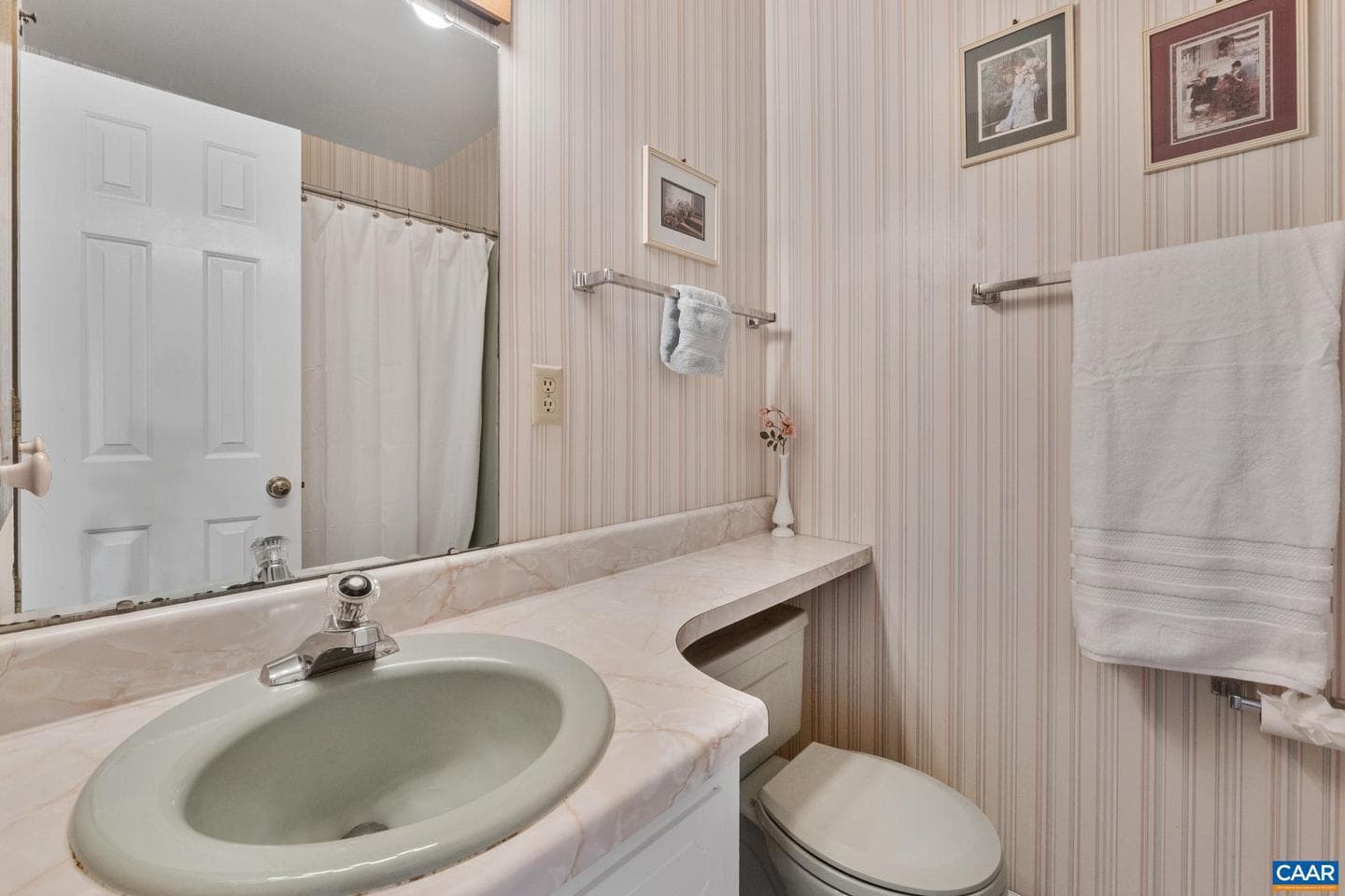 940 Huntwood Ln photo 27