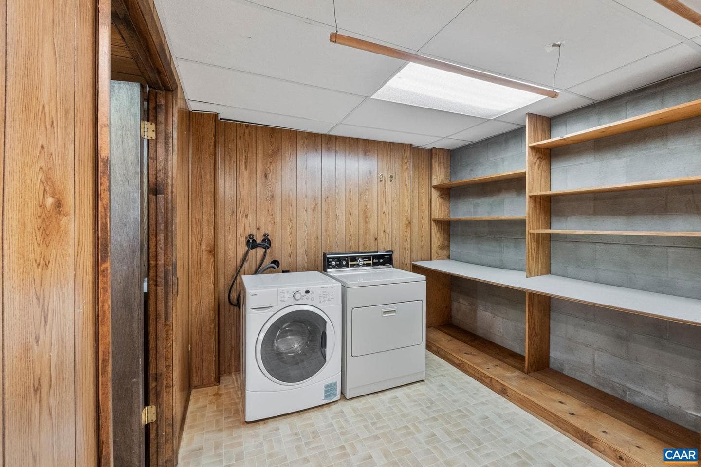 940 Huntwood Ln photo 35