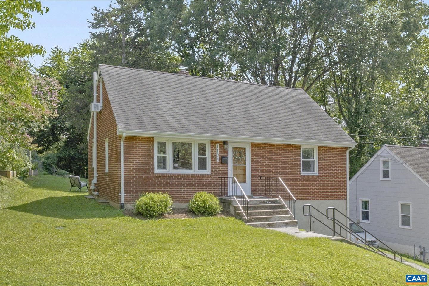 1104 Forest Hills Ave photo 1