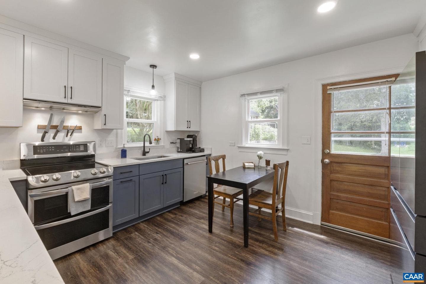 1104 Forest Hills Ave photo 10