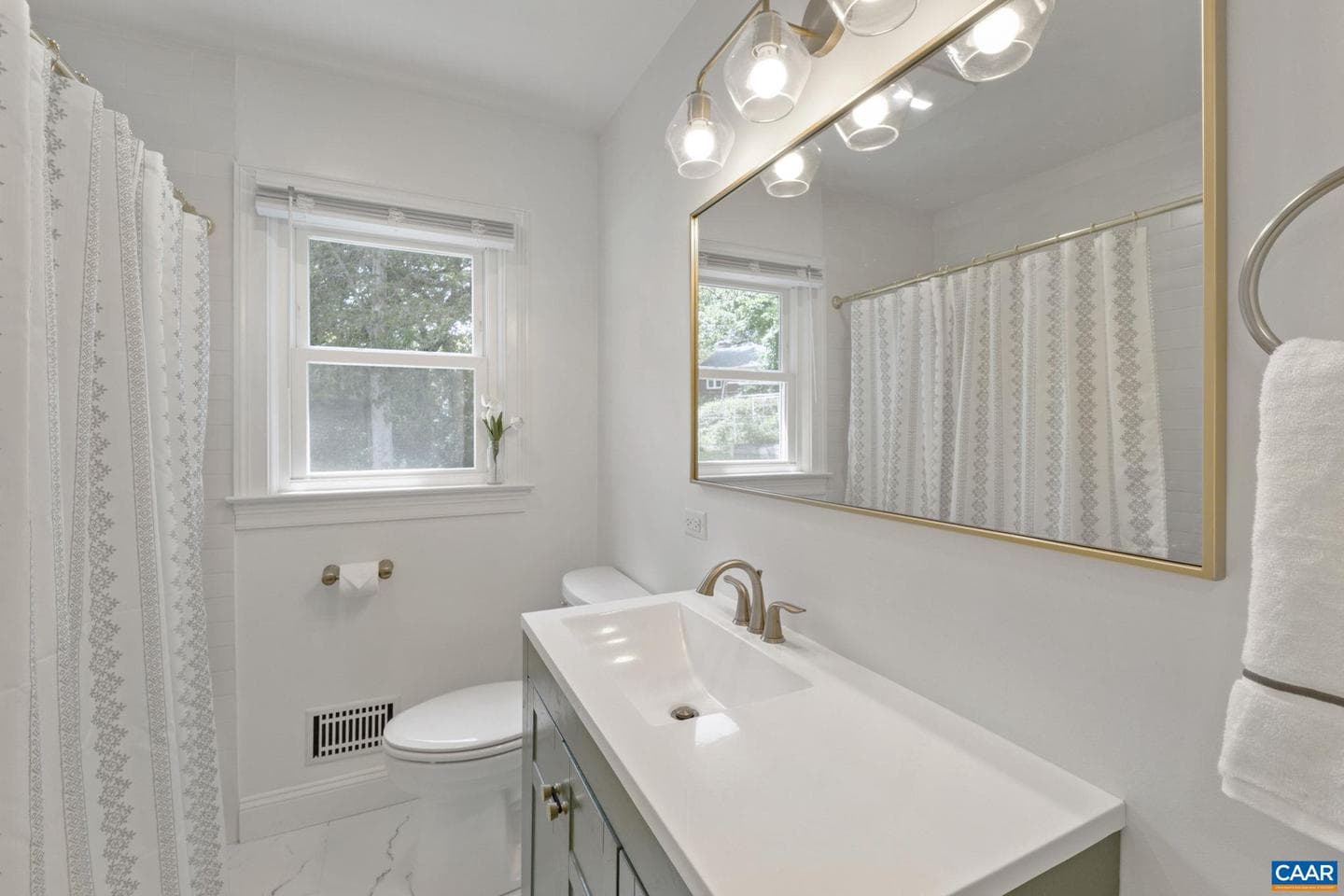 1104 Forest Hills Ave photo 15