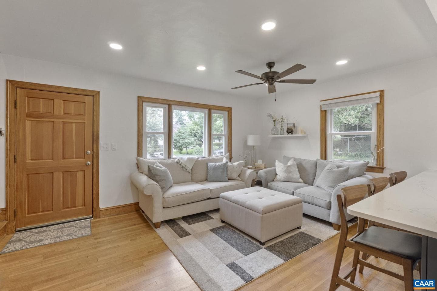 1104 Forest Hills Ave photo 6
