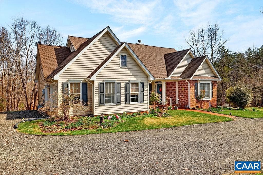 241 Truslows Ln photo 2
