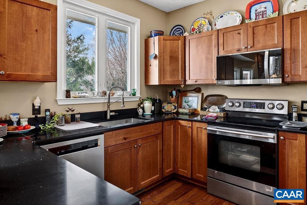 1296 Stoney Creek West photo 20