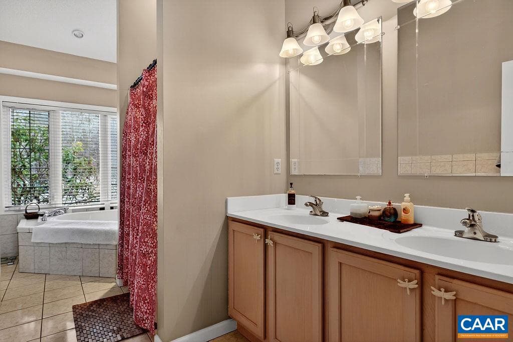 1296 Stoney Creek West photo 25