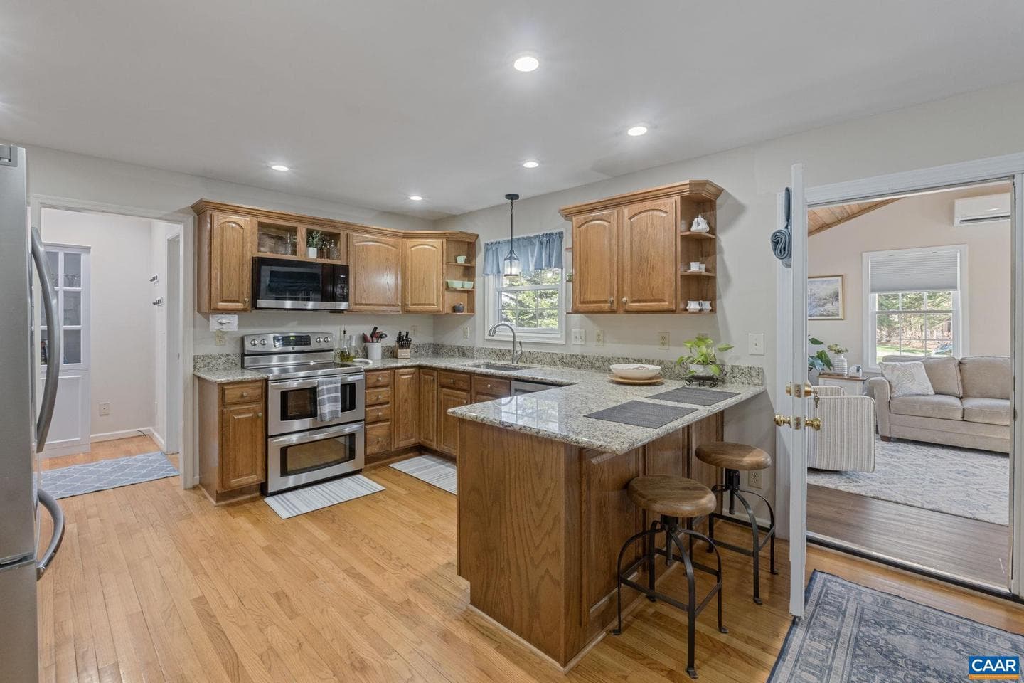 70 Riverside Dr photo 11