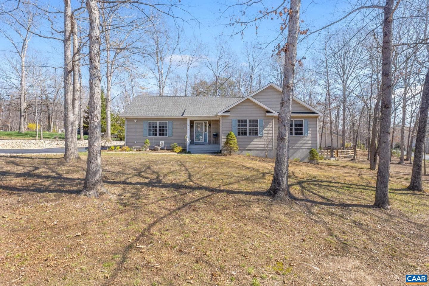 70 Riverside Dr photo 2