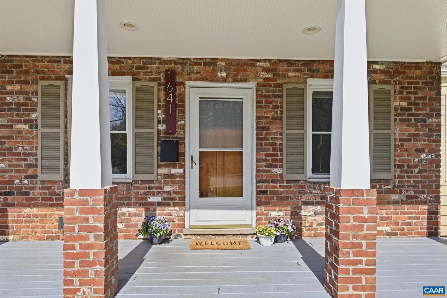 1641 Cherry Ave photo 3