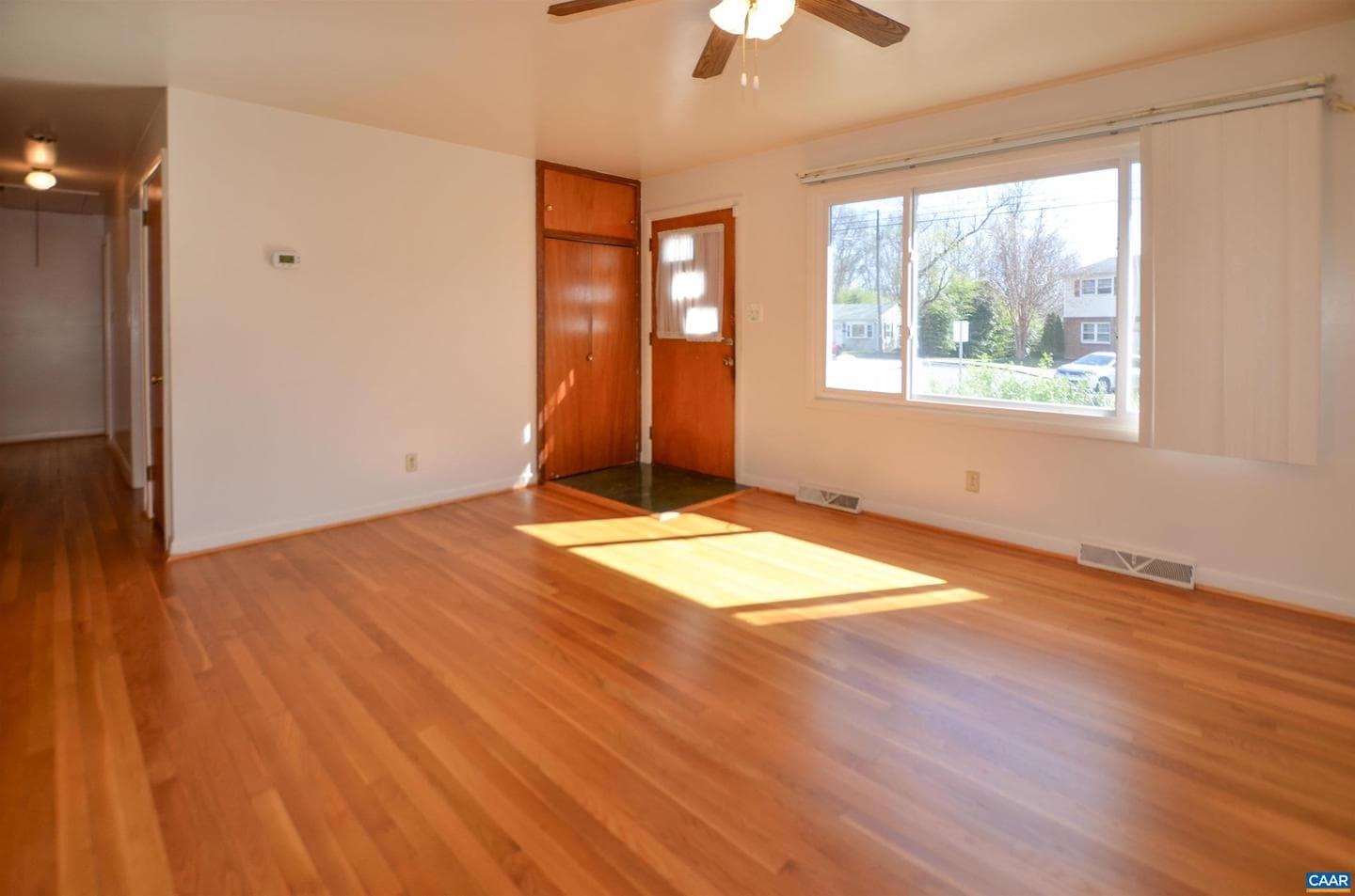 1646 Meridian St photo 9