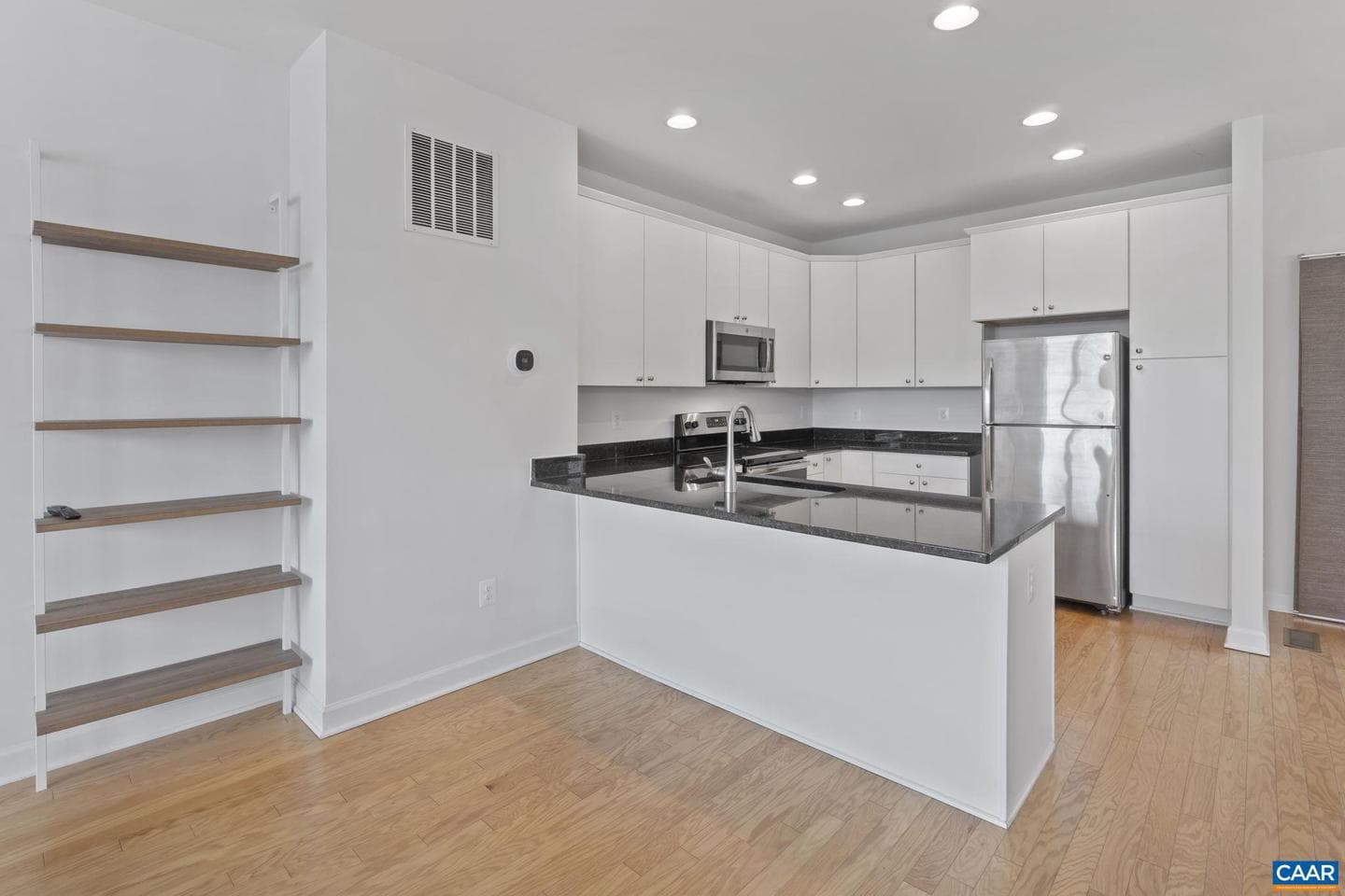 1429 Midland St photo 10