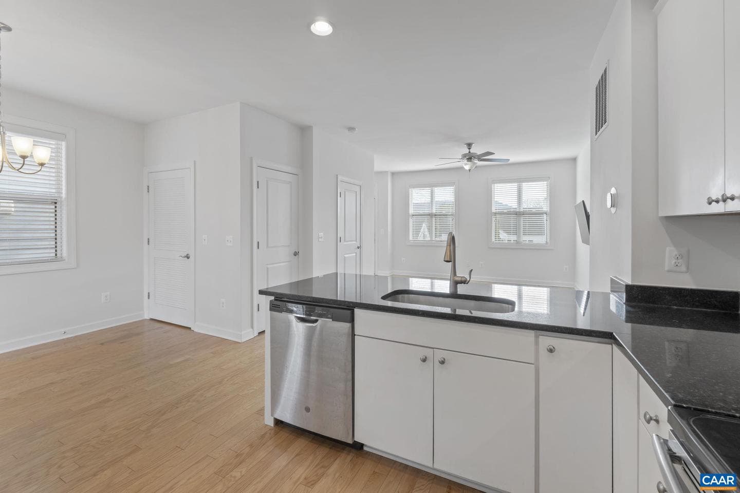 1429 Midland St photo 14