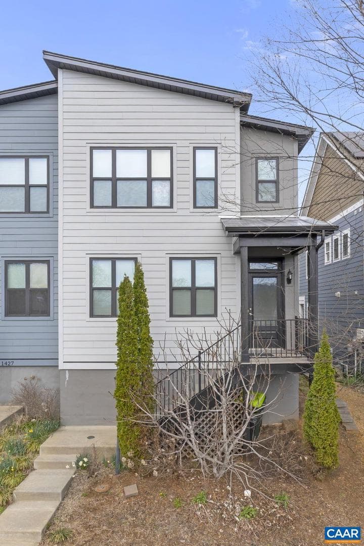 1429 Midland St photo 2