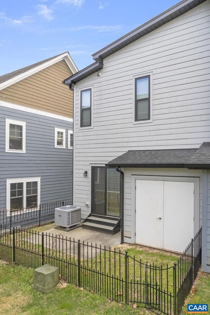 1429 Midland St photo 32