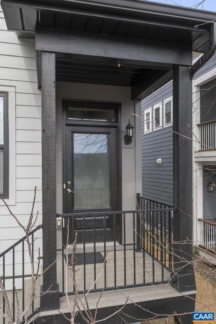 1429 Midland St photo 4
