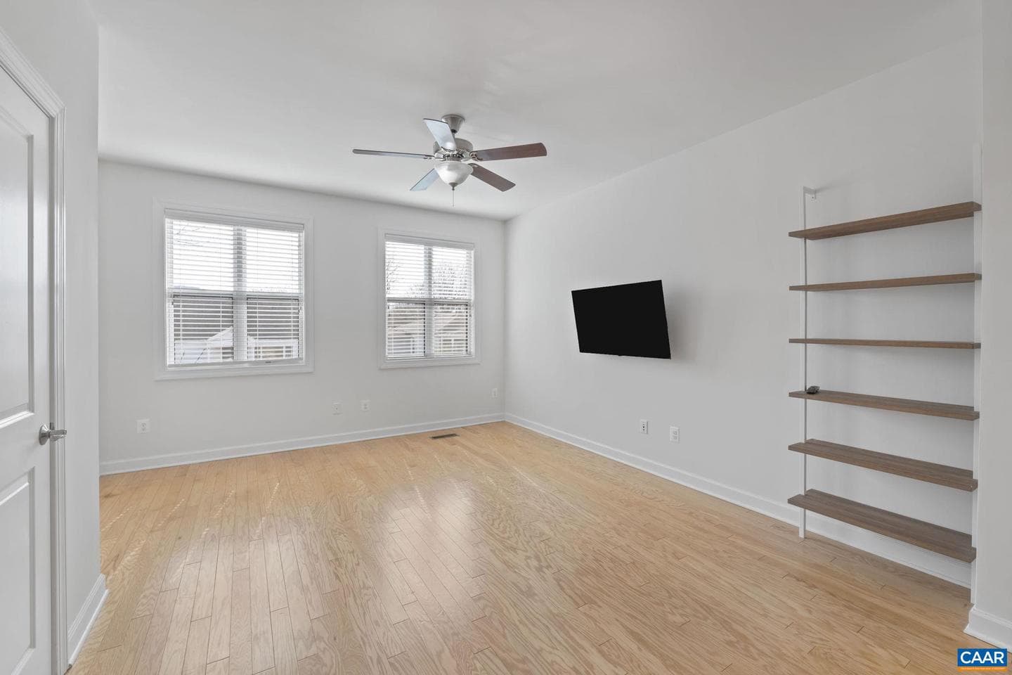 1429 Midland St photo 7