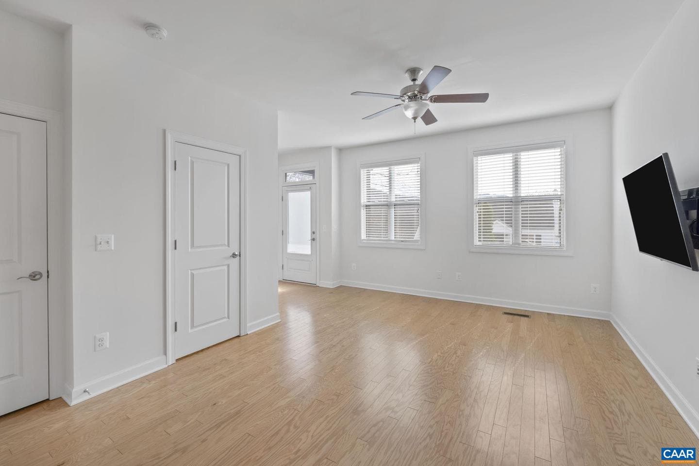 1429 Midland St photo 8