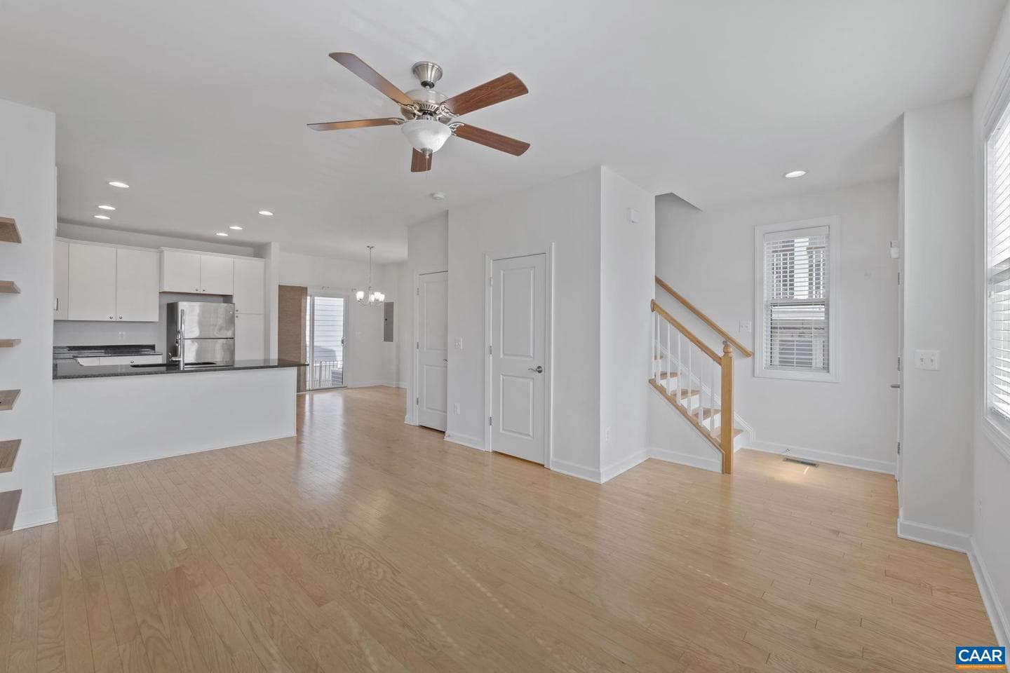 1429 Midland St photo 9