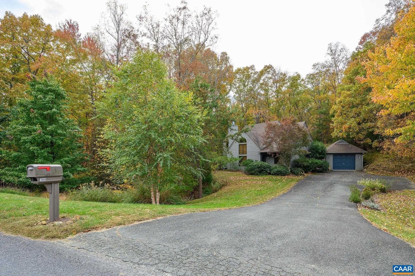 1688 Stoney Creek Dr photo 23