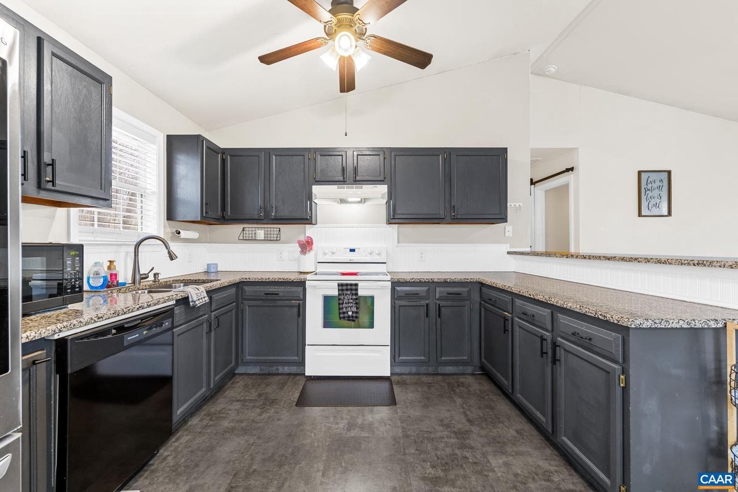 1029 W Daffodil Rd photo 18