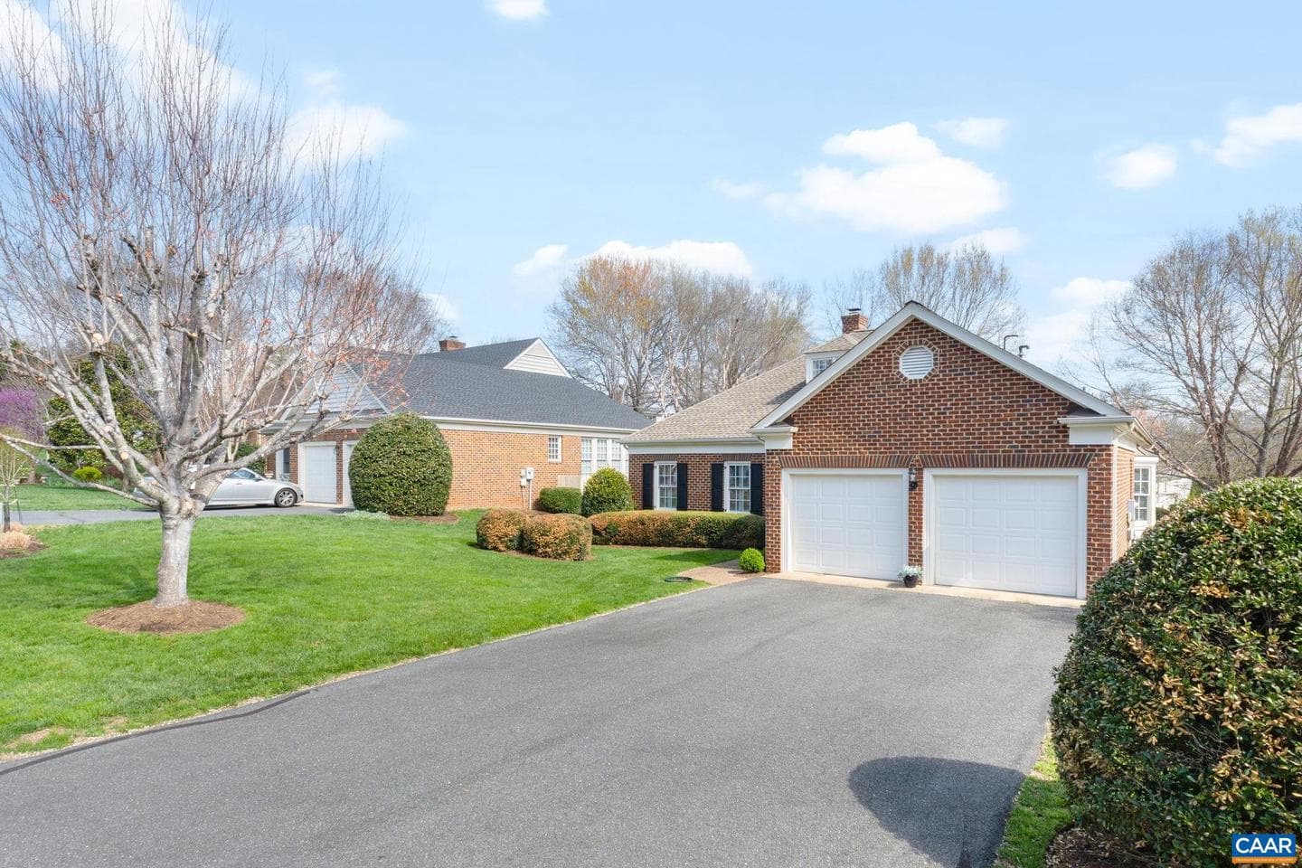 1563 Heathrow Ln photo 2