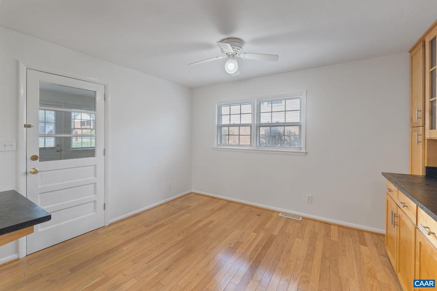 617 Davis Ave photo 23