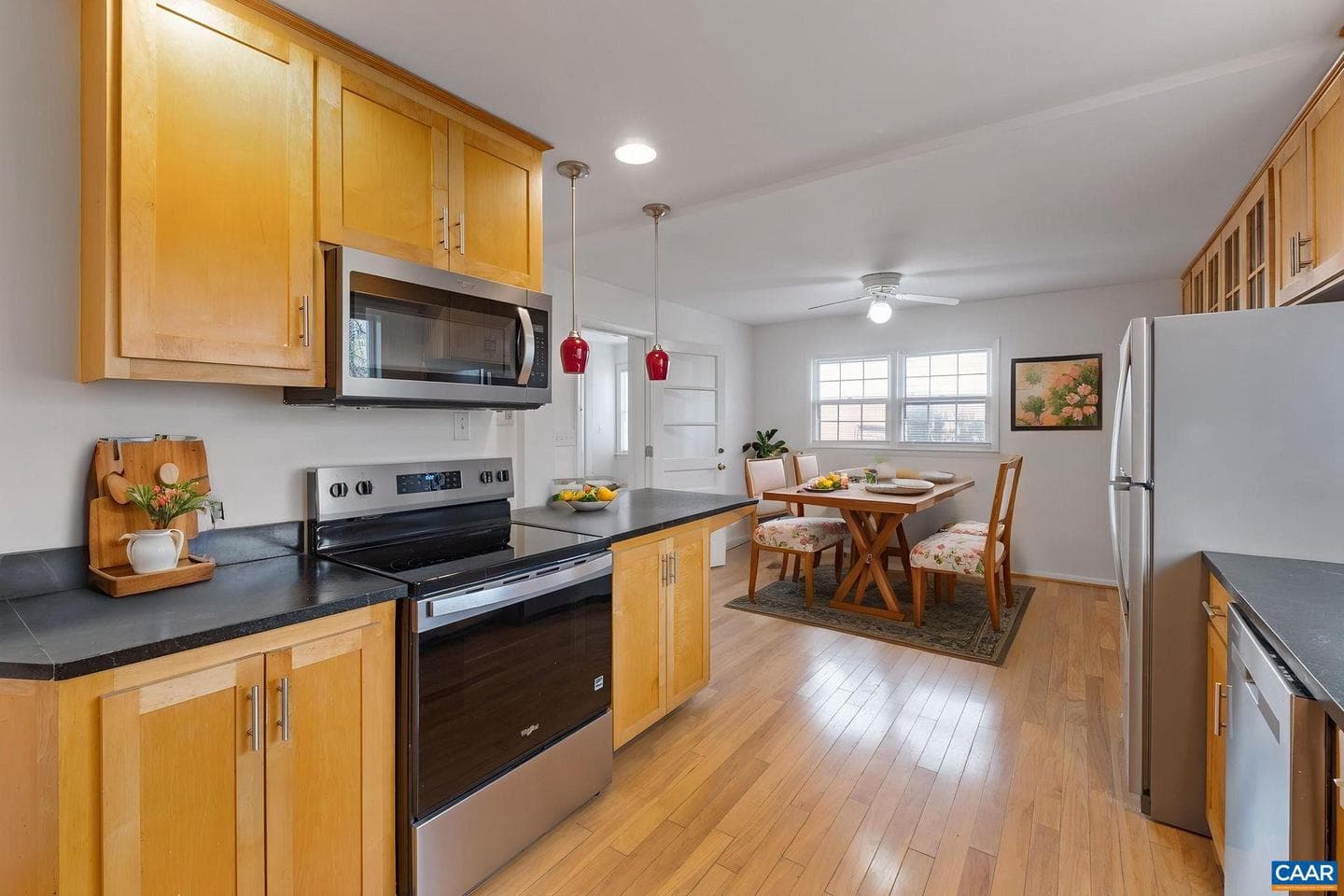 617 Davis Ave photo 5