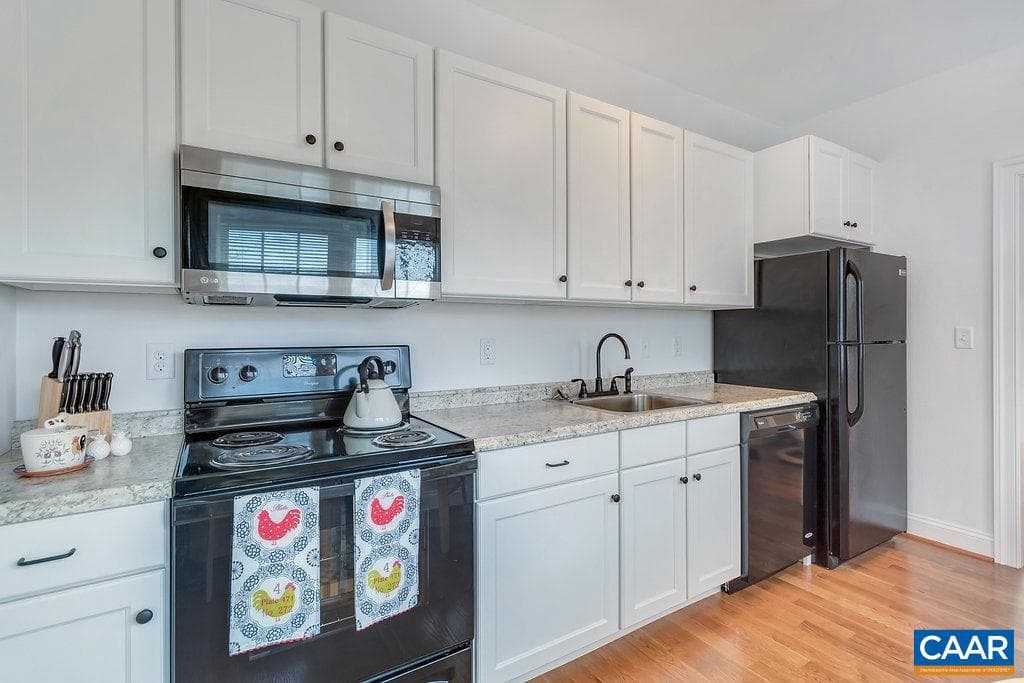 207 Douglas Ave photo 6