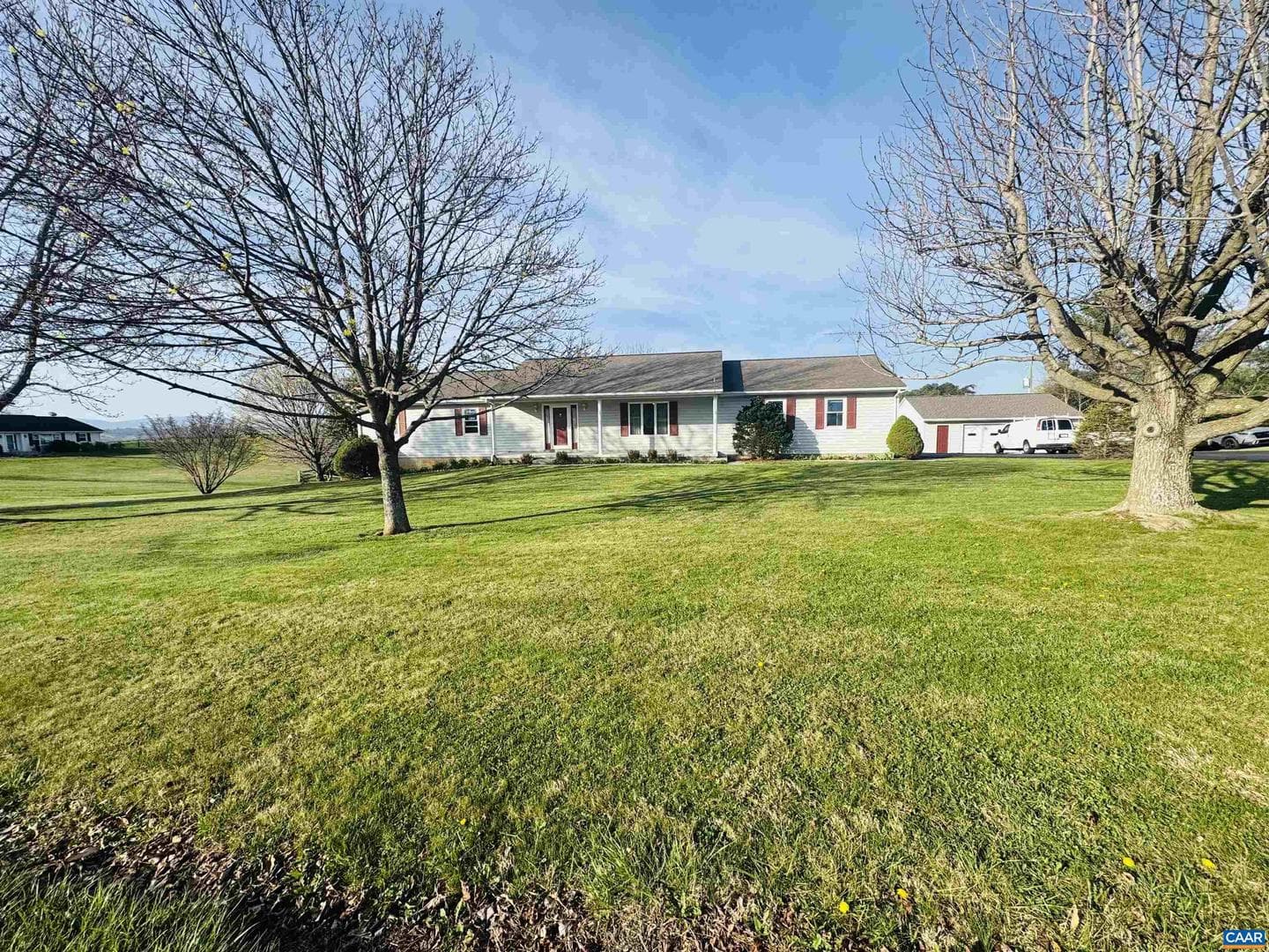 224 Saint James Rd photo 4