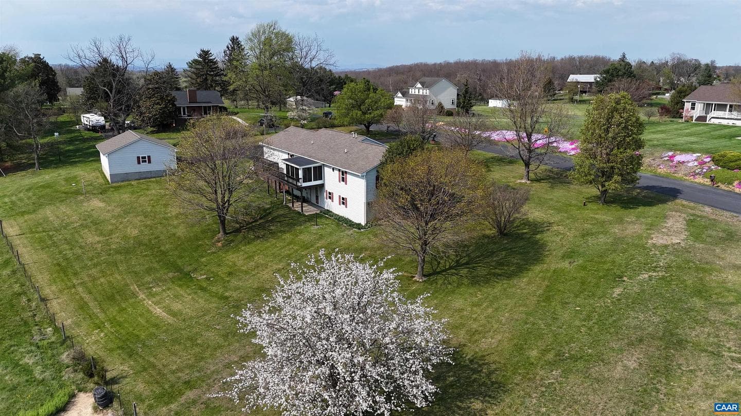 224 Saint James Rd photo 6