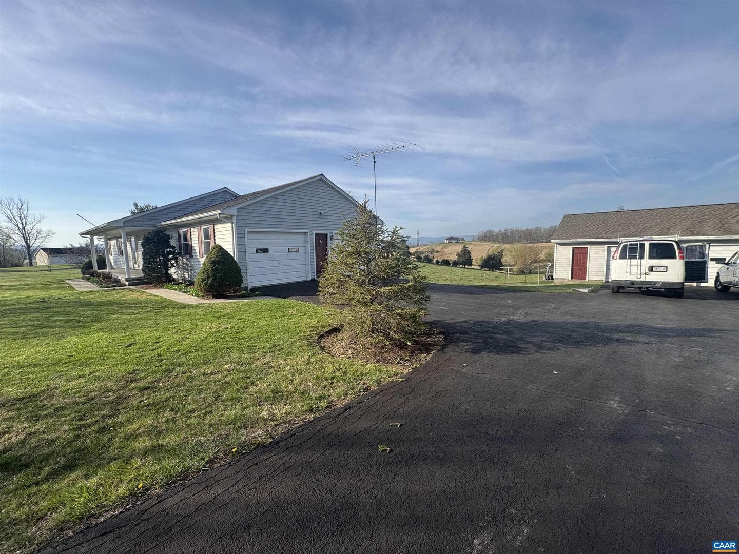 224 Saint James Rd photo 8