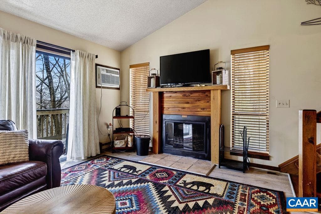 646 White Oak Condos photo 11