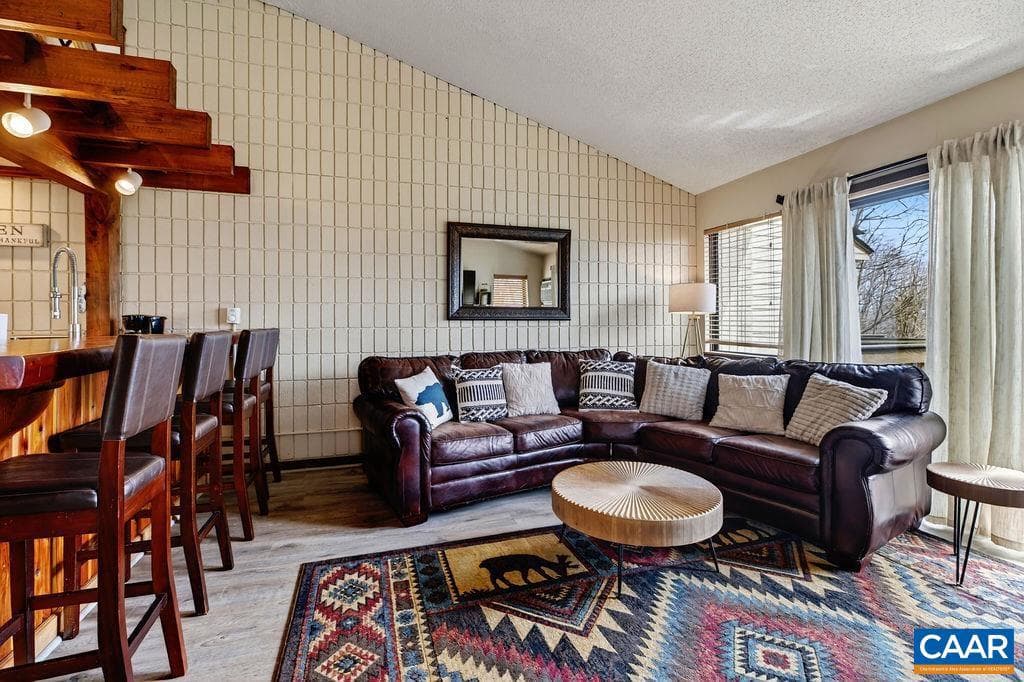 646 White Oak Condos photo 12